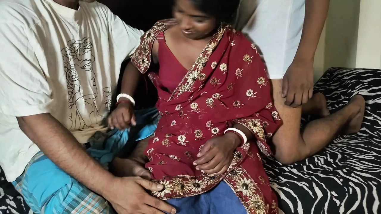 印度香港哥与丈夫出轨并和她的两个继兄弟啪