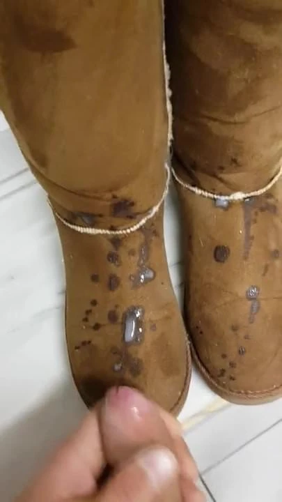massive cumshot on secretarys winter boots