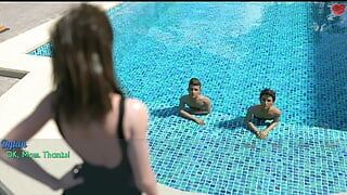 पत्नी और सौतेली मम्मी - भाग 5 लड़कों को तैरना सिखाती है