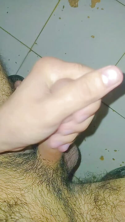 Young Pakistani Boy Masturbate During Bath