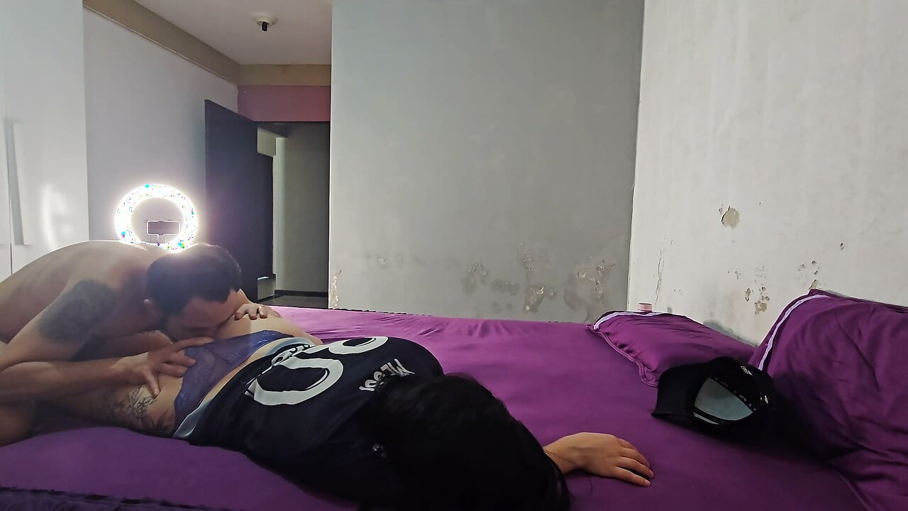 Married Amateur Arrives From the Stadium Excited and Gives an Amateur Fuck Receiving Cumshot in Her Ass