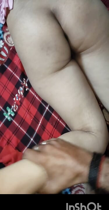 Sucking and fucking kicking pusi Hot indian housewife Sunni bhabhi ki mat chudai