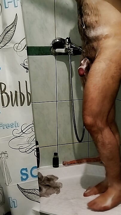 Big Dick Gay cums while showering
