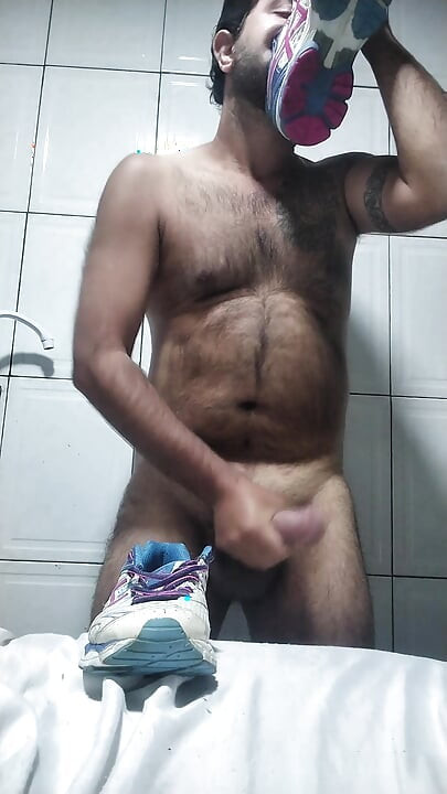 Asics fucking and cum inside