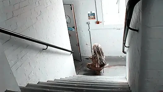 Cewek nakal rambut pirang dengan toket besar ini dientot habis-habisan di amsterdam vol 1