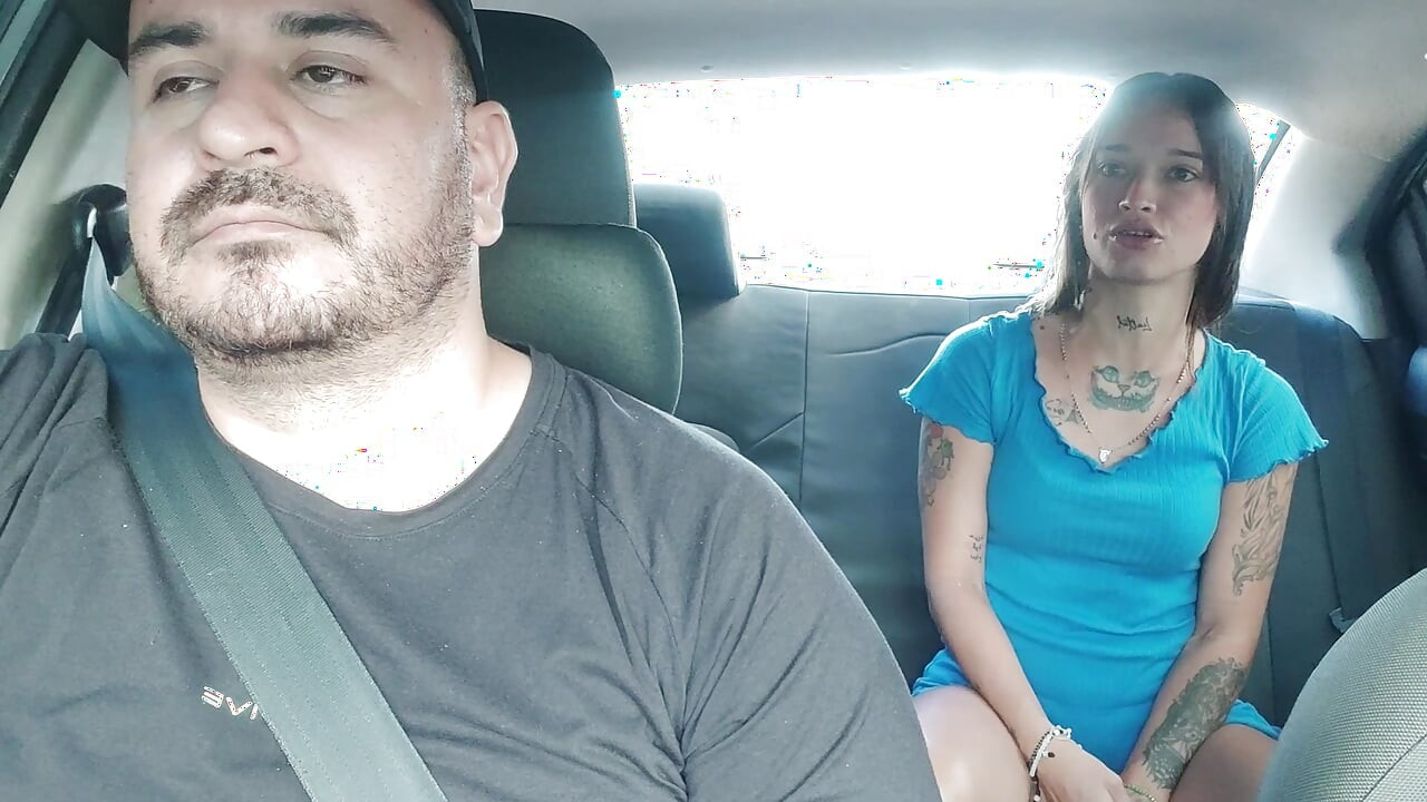 Awek kurus comel menukar pakaian dalam teksi