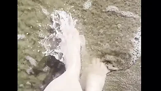 Ласки ступней на пляже