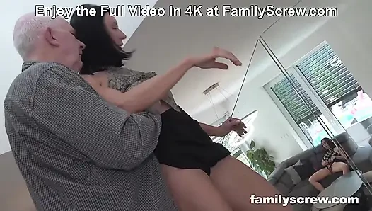 Dede familyscrew'de bizi tekrar parmaklıyor