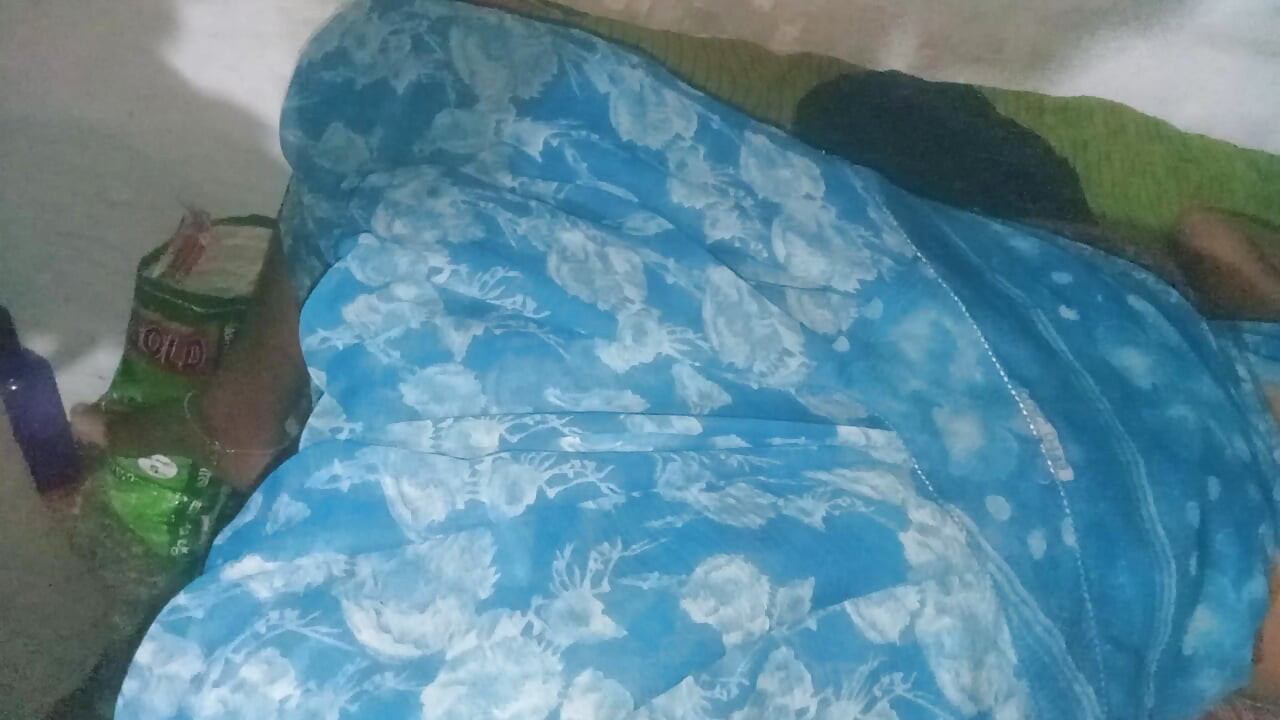 18歳のインド系デシ村の妻、クリーム付き膣セックス