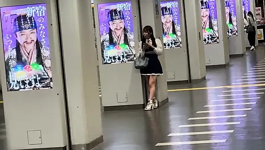 On the fringes of the entertainment industry, G-cup woman Ririka (23) works in pillow sales, a namai-style P-activity woman [Confirmed to become a sex buddy → a girl]