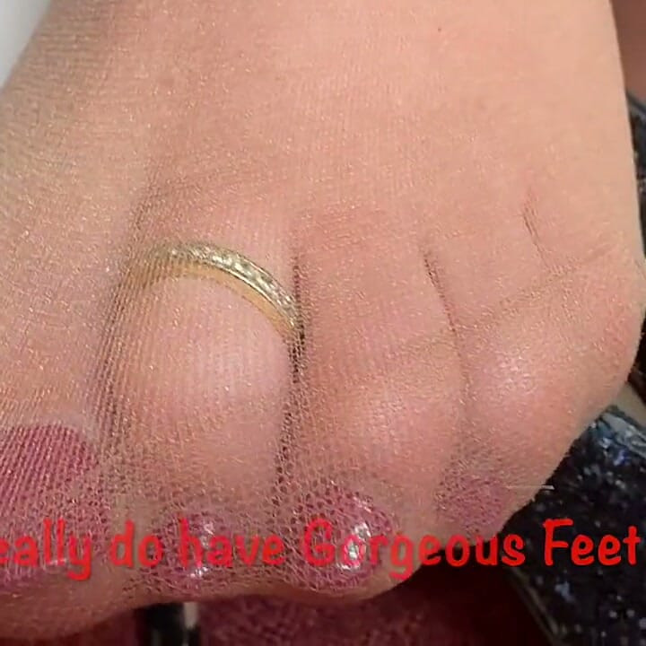 Mrs Mature Feet in Tan Tights and Bwp 496