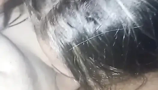 Komşum cep telefonunu banyoda bırakıyor kontrol ediyorum ve erkek arkadaşıyla kaydettiği bu videoyu görüyorum ve mastu yapıyorum