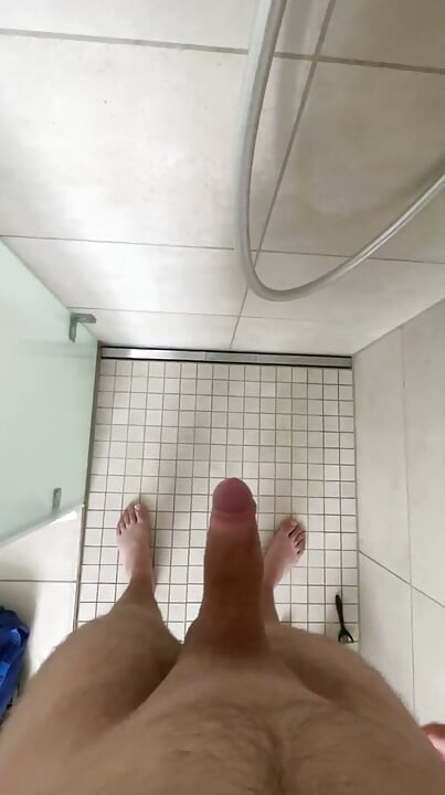 sprute uten å ta på seg i dusjen