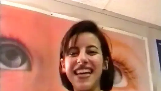 Caroline, si cantik peri kecil, bijaksana dan sangat bersemangat.
