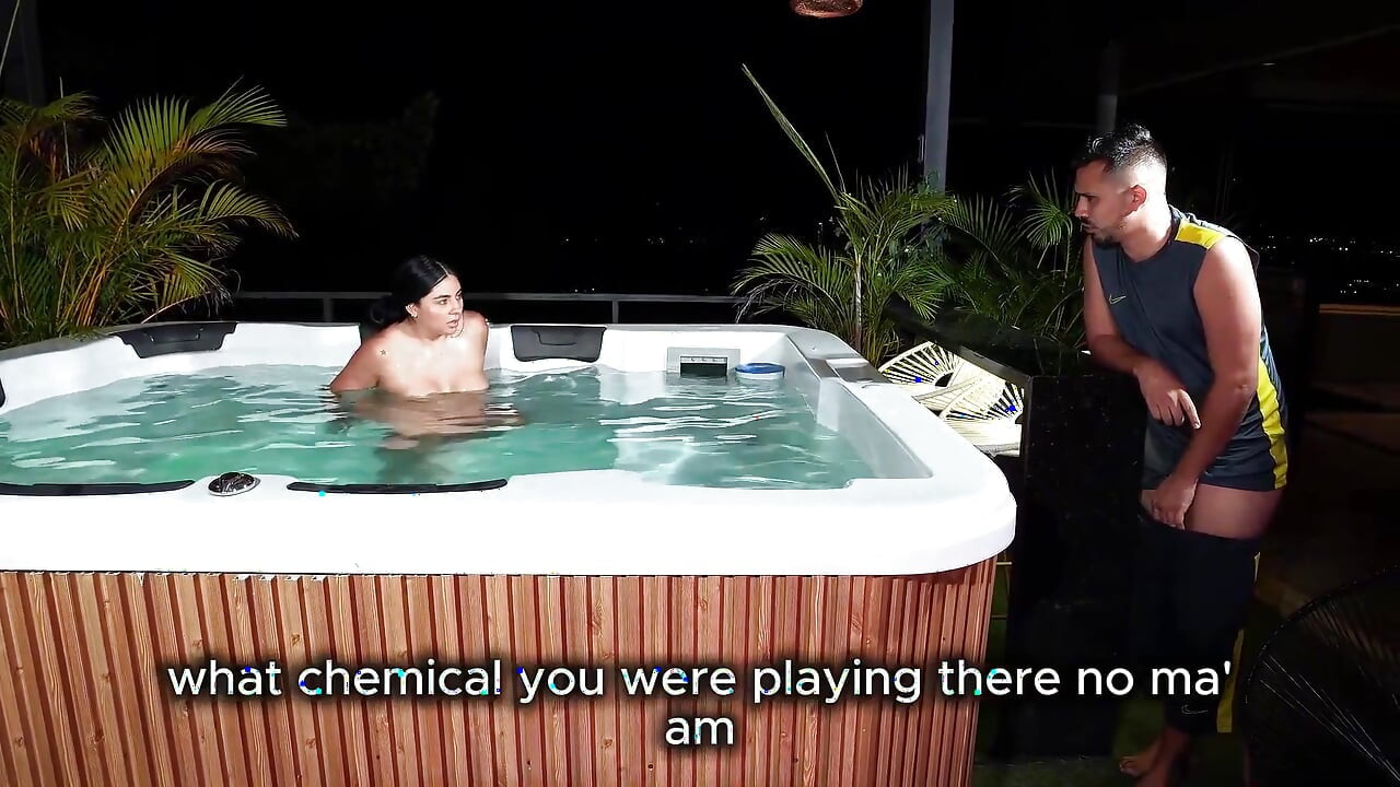 Kończę Pieprzyć Technika, Który Ma Twardego Kutasa Po Zobaczeniu Pięknej Latynoski Masturbującej Się W Jacuzzi