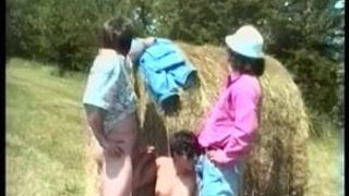 Zwei Bauern teilen sich ein Mädchen