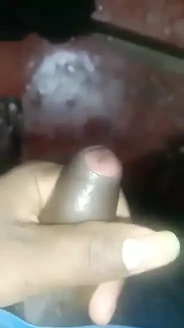 Menino indiano tamil com pau grande se masturba