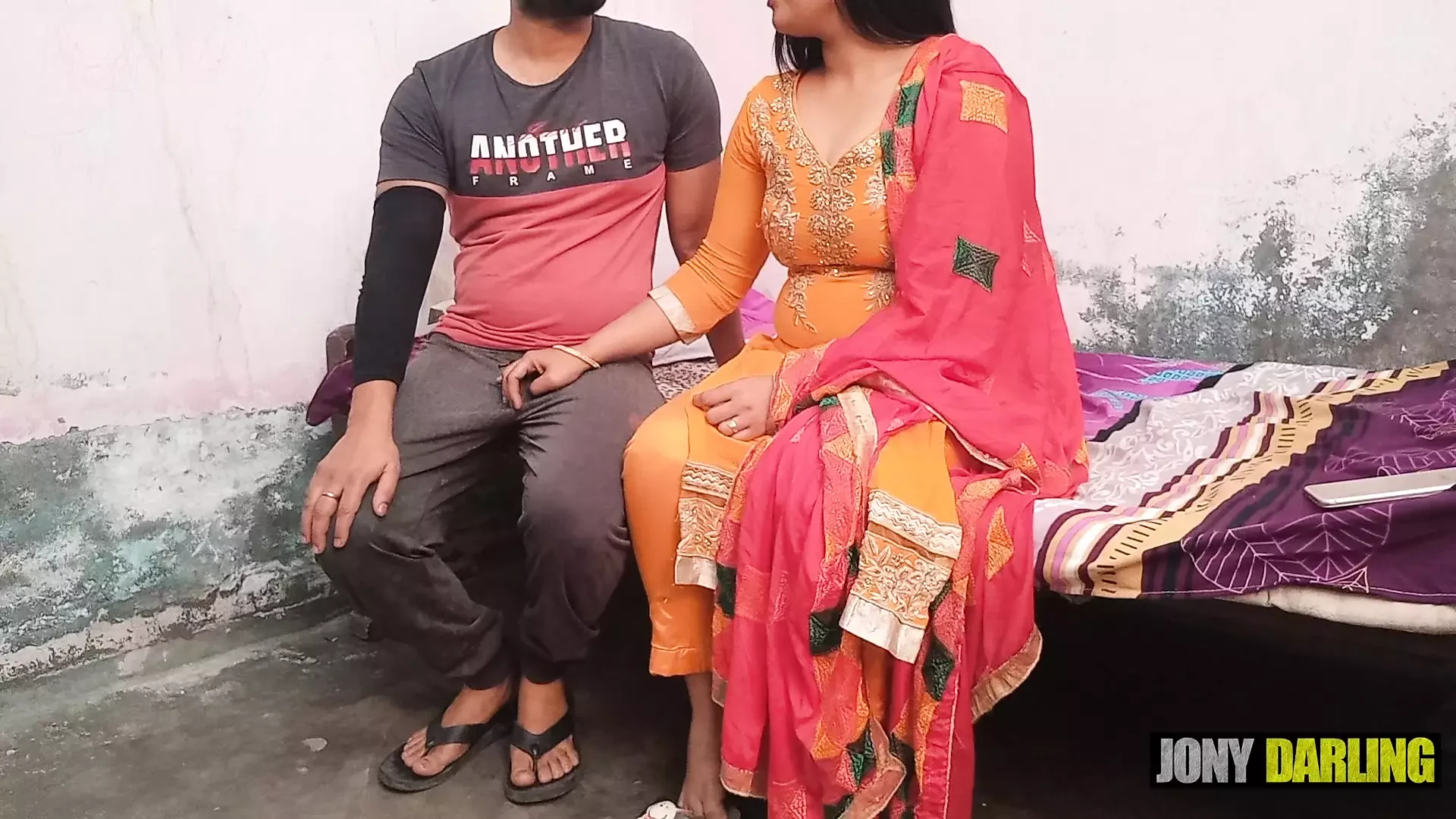 Bhabhi merayu devarnya untuk bercinta dengannya dan menjadi suami keduanya. audio hindi yang jernih oleh jony darling