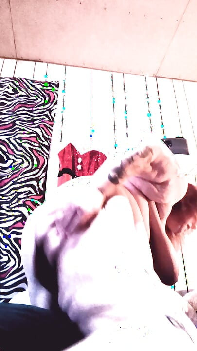 Dragă de ce perna mea miroase a pizdă?