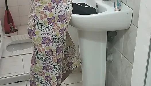Kurasa aku agak sange saat mesra-mesraan di ruang tunggu.