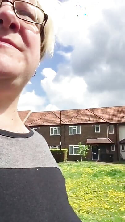 Bbwbootyful chuẩn bị đi chơi với khoe hàng ngoài trời