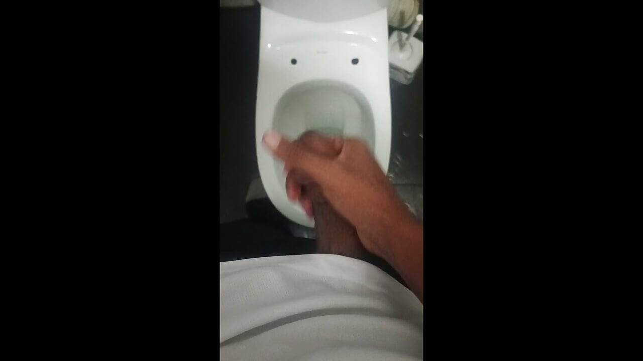 Solo Amateur Pissing - Real Bathroom Urination Closeup - 18+ Verified Creator