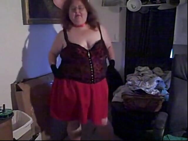 Cam show, danse et déshabillage et rire, parler aux gens