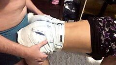 Sexo seco em shorts jeans, cu, buceta, punheta e punheta para terminar com porra nas calças