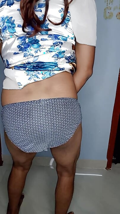 My stepmom sexy figure and tit boobs