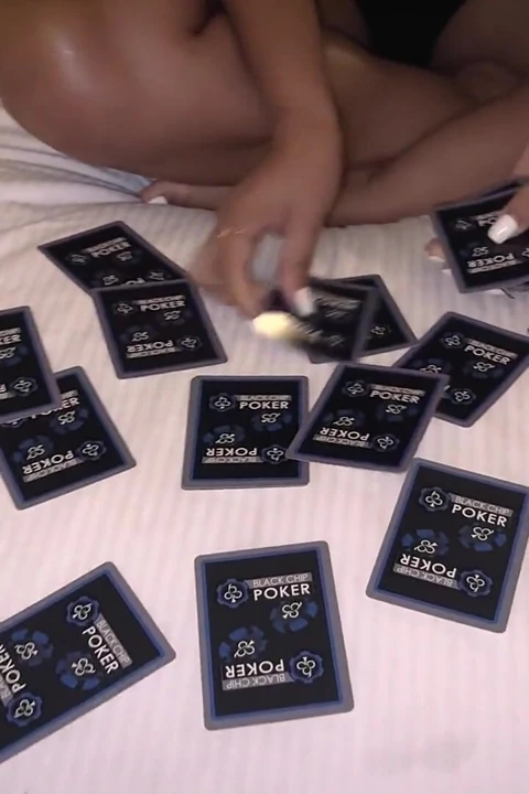 Kesha Ortega邀请陌生人在酒店房间做爱