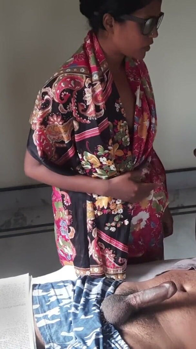 Indian Kamwali Maid Fucked by Owner  Hottest Bhabi in Saree | Clip 1