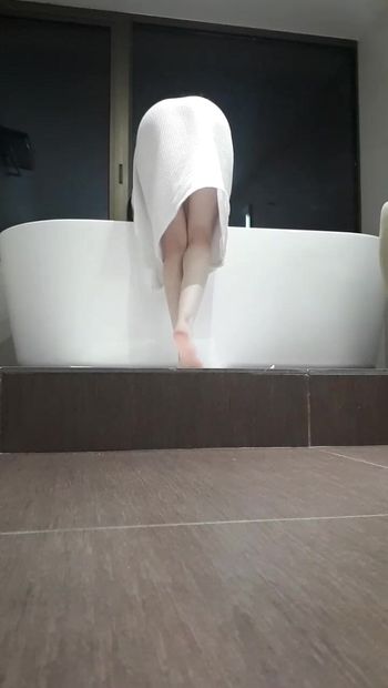 Il est temps de se baigner dans la salle de bain!