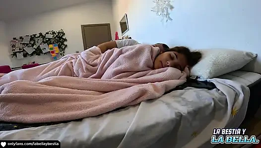 Ich gehe von Netflix mit meinem stiefbruder, um hart und lecker mit sperma auf dem Gesäß zu ficken