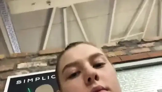 Öffentliches ficken mit jucielussie im fitnessstudio