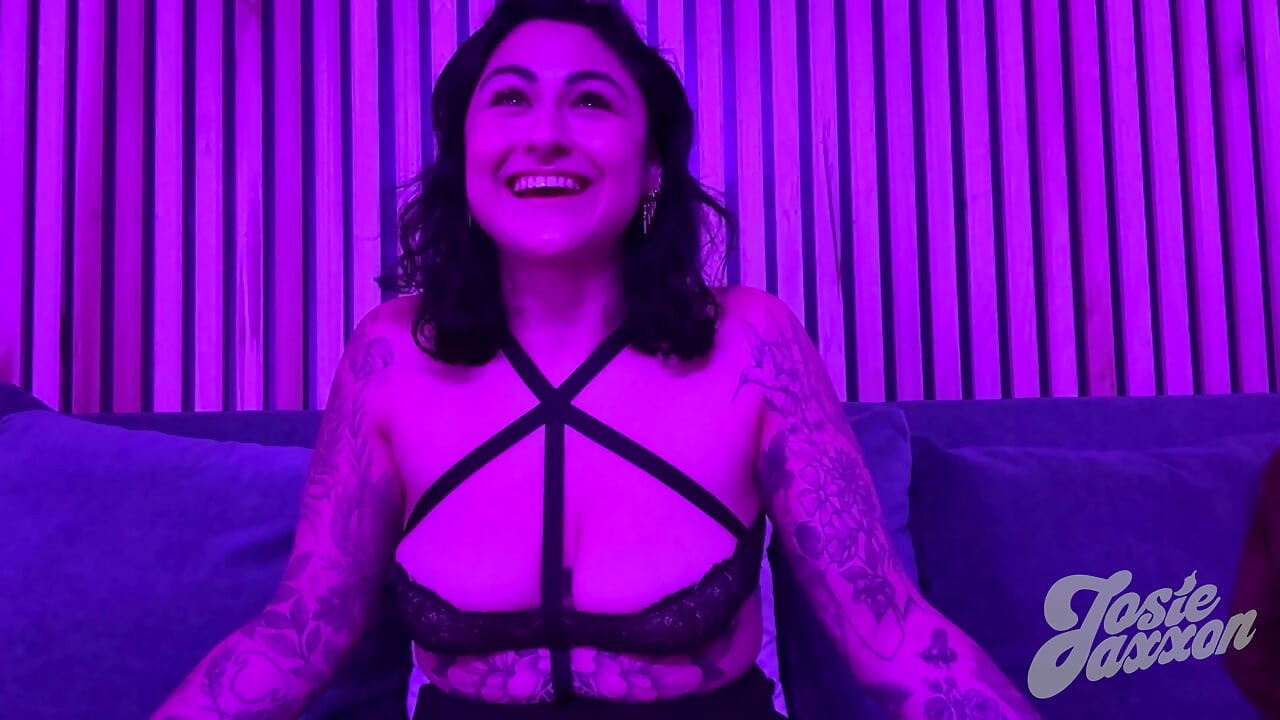Play Party Orgasms: змушений кінчити перед аудиторією за лаштунками