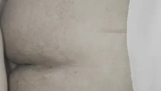Bir milf kadın kız, kocası yokken kendi evinde sert bir şekilde vurmamı istedi