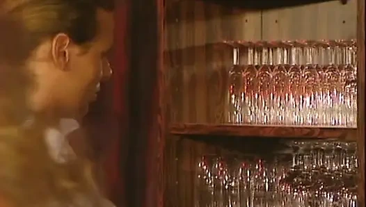 Оргия с двойном проникновением в баре с участием сногсшибательными немецкими шлюшками