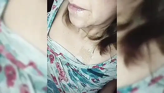 Komm auf gesicht. In den mund kommen.