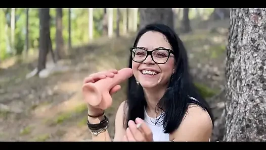 Ormanda sigara içme ve sakso dildo