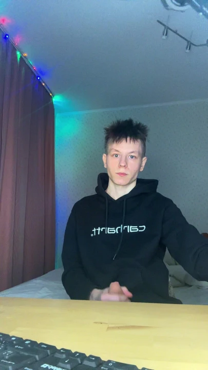 我的邻居绝对能听到我穿过这些薄墙呻吟