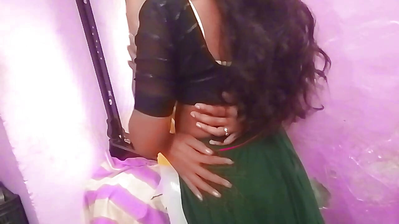 Desi bhabhi ki gand ki chudai karke choot me lund dala
