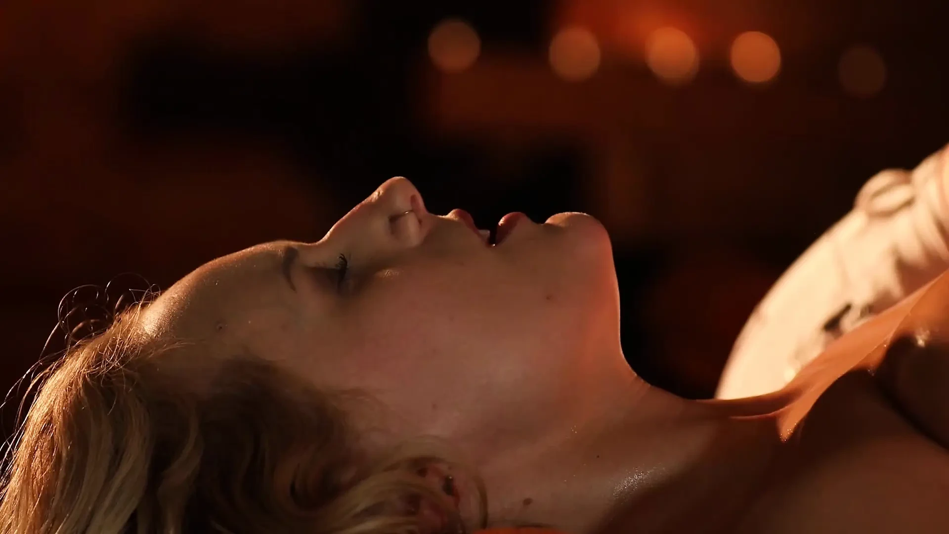 Erotic Oil Massage with Happy Ending!