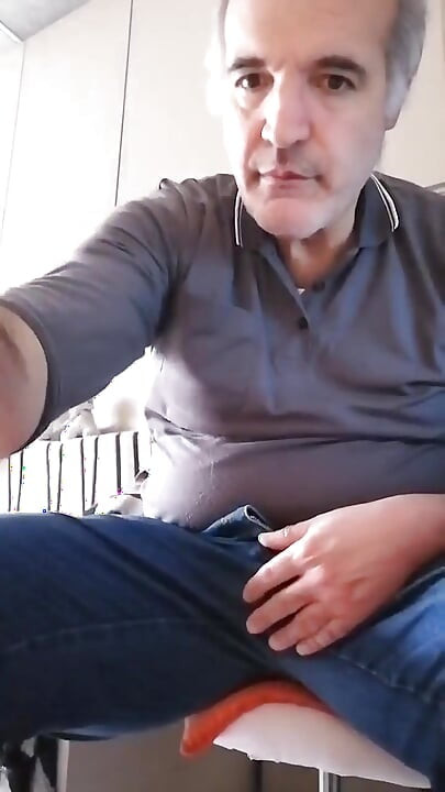 Mój twardy, spuchnięty kutas chce być wanked od razu!