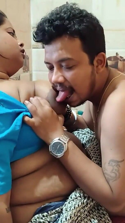 KHANA BANANE WALI KO MALIK NE KITCHEN ME CHOD DALA MALKIN KE NA REHNE PER | Clip 2