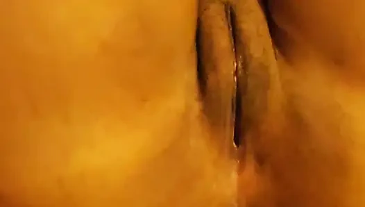 18-jährige studentin gibt mir ihre enge muschi, damit ich ihr einen creampie geben kann