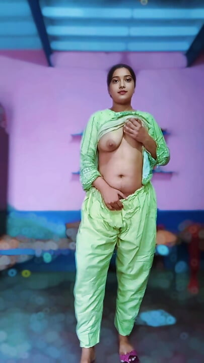 Chicas carretes desnudas mostrando para ex novio antes de su boda cachonda chica digitación apretado coño maestro baño