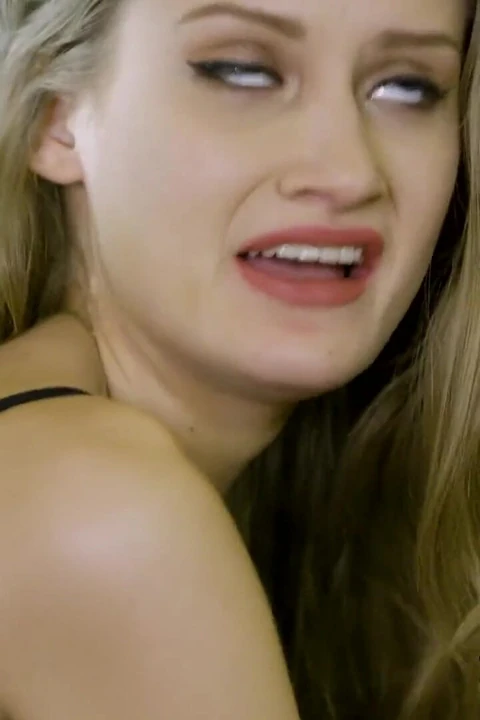 Tiffany Tatum: Blonde, Kecil molek dan seksi