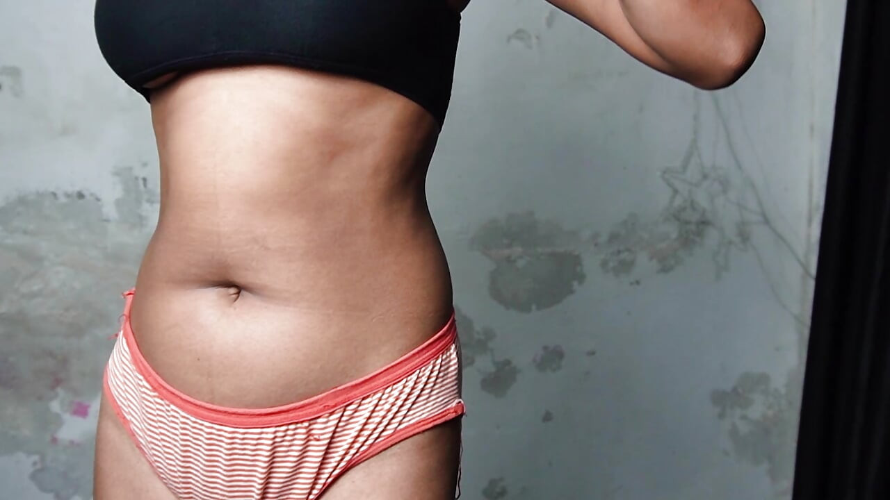 Mi hijastro me lamió el coño hasta que vine.