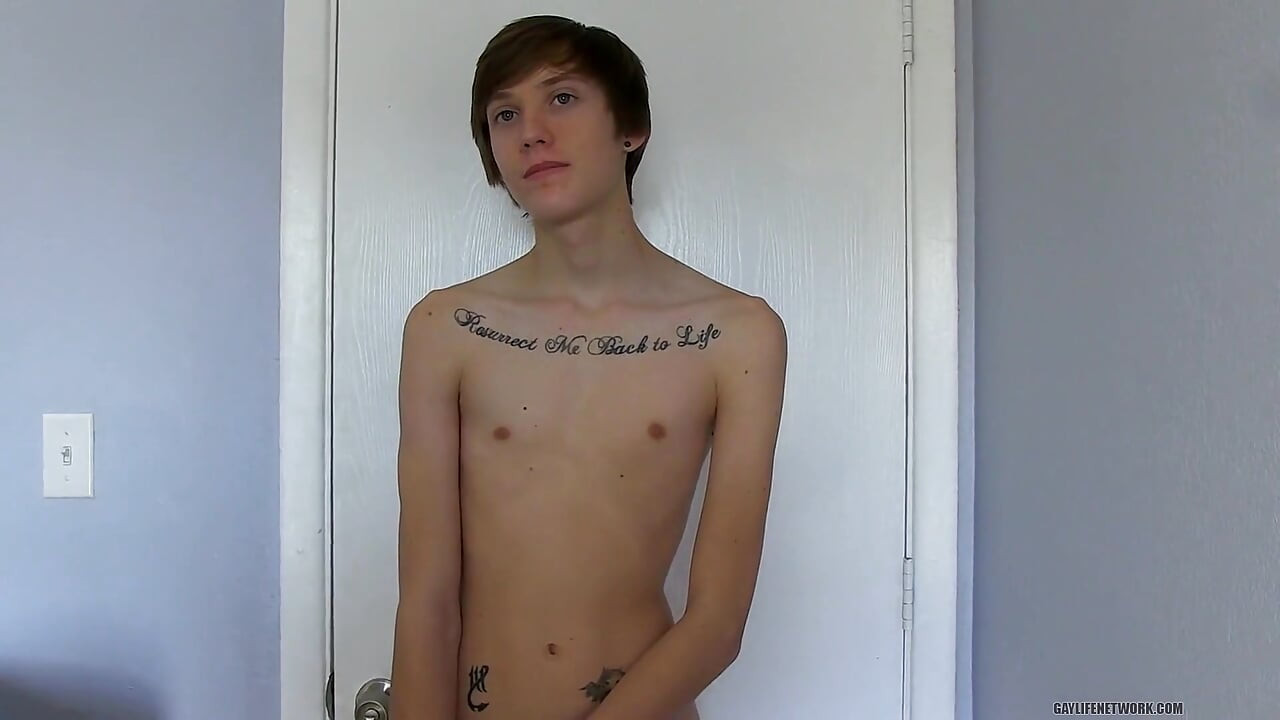 采访新的 Twink 男孩 Nick
