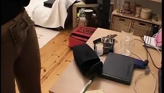 Güzel kızıl saçlı bebek vibratörle amını memnun ediyor